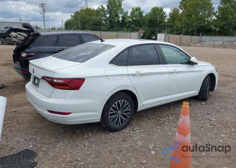 2019 Volkswagen Jetta 1.4T R-Line/1.4T S/1.4T Se z USA, uszkodzony, nr VIN 3VWC57BU3KM245752